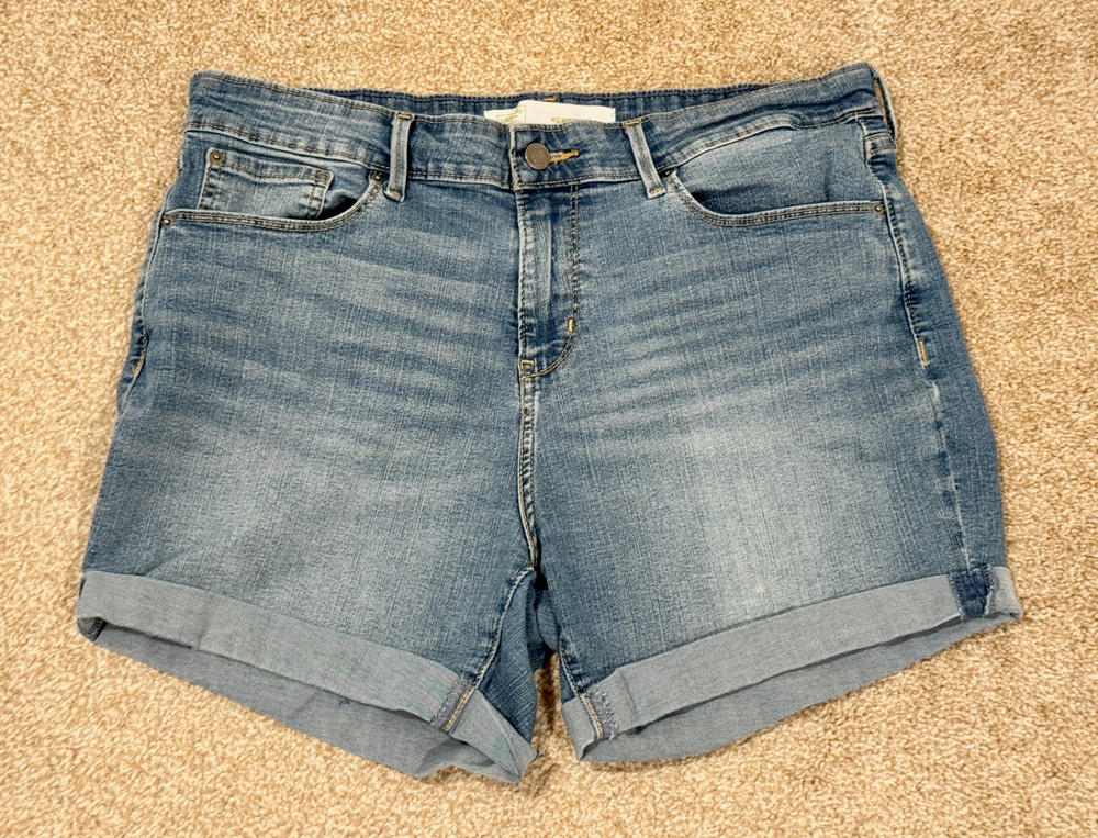 Womens 14 W32 Signature Levi's Gold Label Mid Rise Cuffed Denim Stretch Shorts